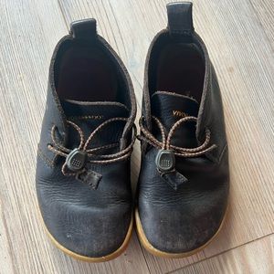 Vivobarefoot Gobi little kid euro27/ US 10 toddler